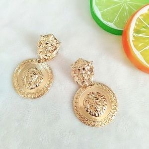 New! Fashion gold colored earrings